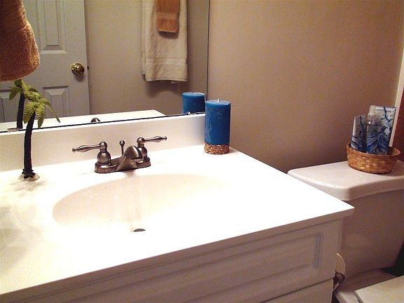 Guest bathroom pic 1