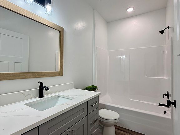 3rd image of 114 E 2000 S