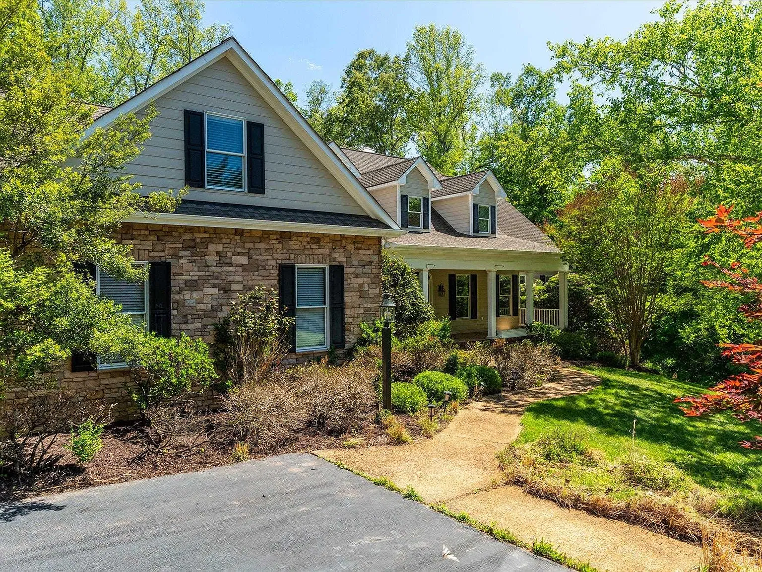5 bed, 6.0 bath, 5650 sqft, $4,000 — Photo 2