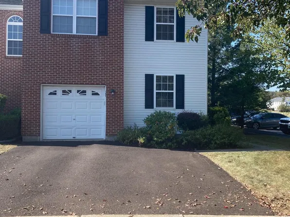 165 Hampshire Dr, Sellersville, PA 18960