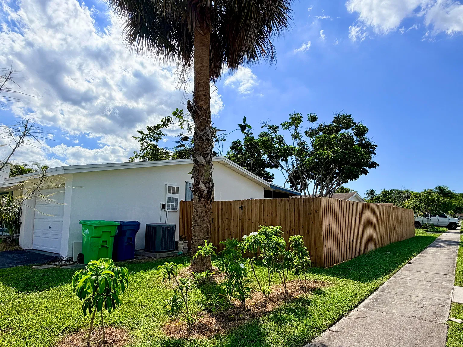 3 bed, 2.0 bath, 1200 sqft, $3,000 — Photo 4