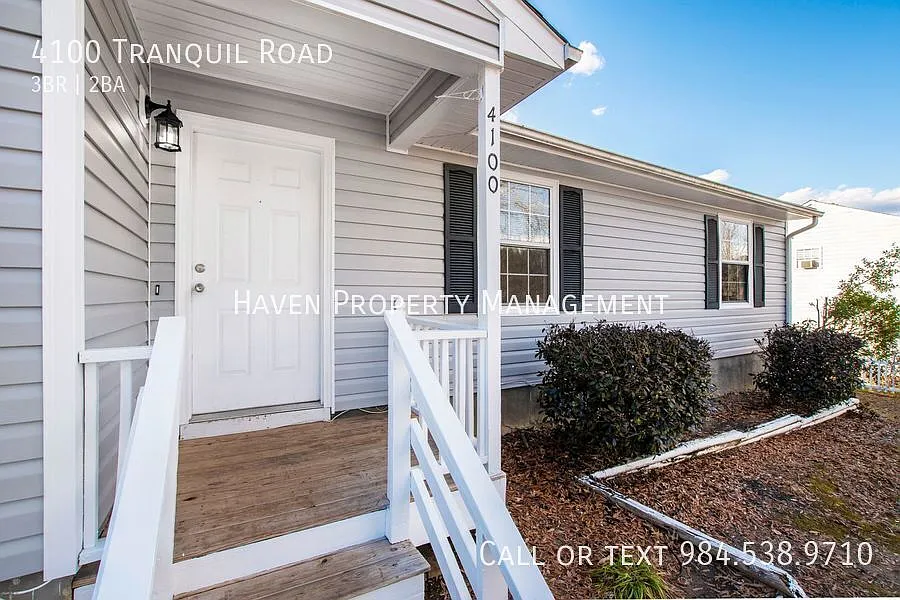 Adorable 3 Bedroom Ranch In Durham — Photo 4