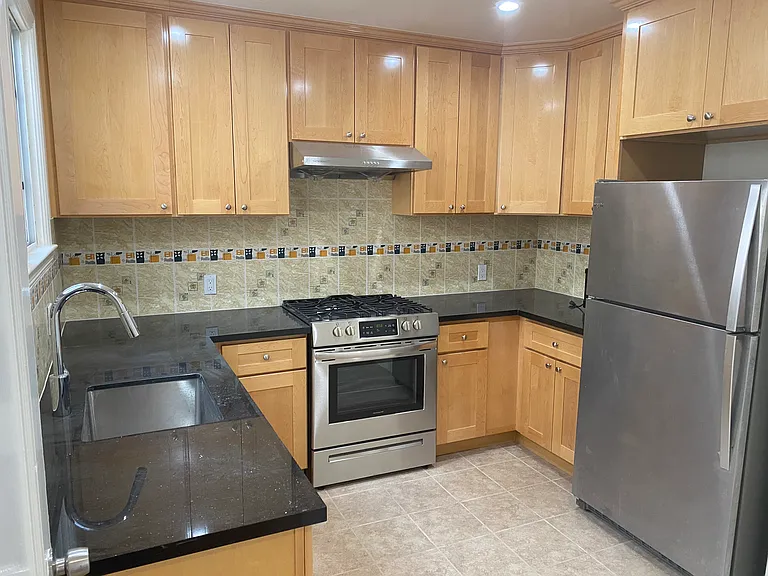 172 Ramsell St — Photo 3