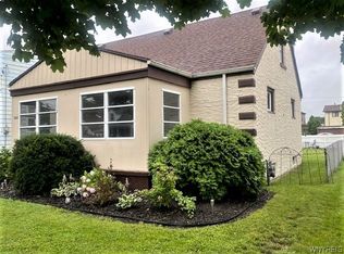 2469 Woodlawn Ave, Niagara Falls, NY 14301