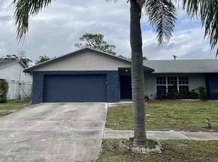 4513 Blue Pine Cir, Lake Worth, FL 33463