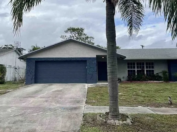4513 Blue Pine Cir, Lake Worth, FL 33463