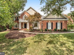 10608 Dogwood Farm Ln, Great Falls, VA 22066