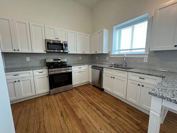 5th image of 114 Nassau Pl #E