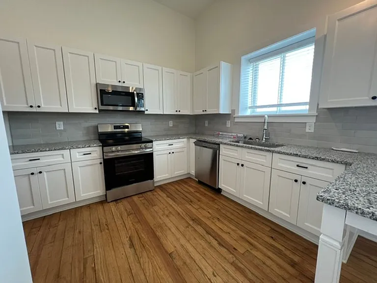 114 Nassau Pl — Photo 30