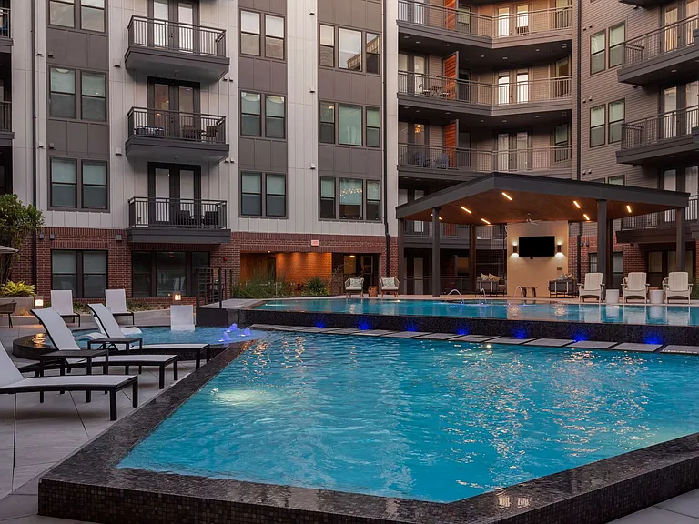 Troubadour Apartments — Photo 77
