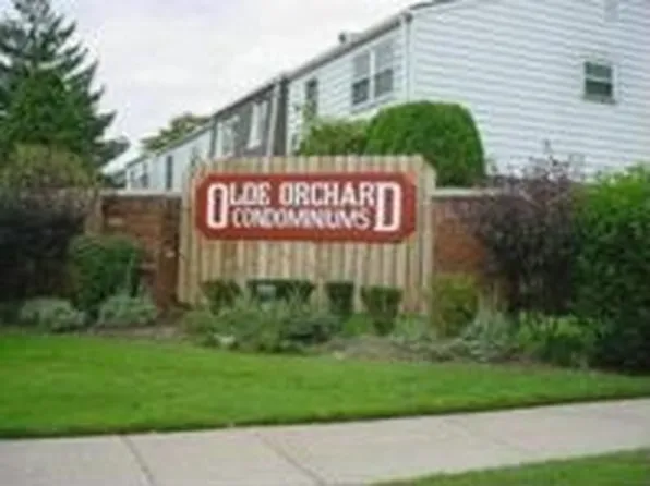 24600 Olde Orchard St #9, Novi, MI 48375