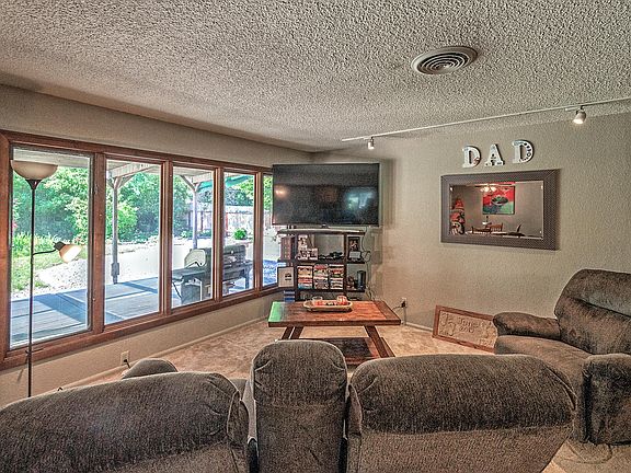 3rd image of 6584 Paso Dr