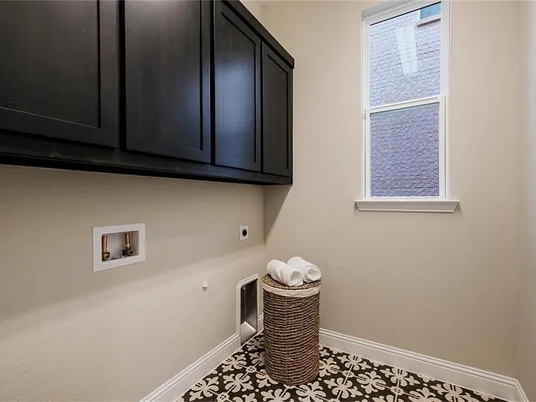 8043 Sunflower Ln — Photo 22