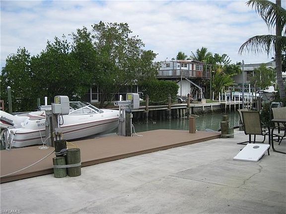 3rd image of 623 E Palm Dr