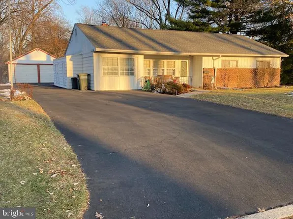 1031 Jeffrey Dr, Southampton, PA 18966