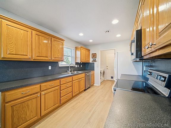 5th image of 18466 S Ash Rd