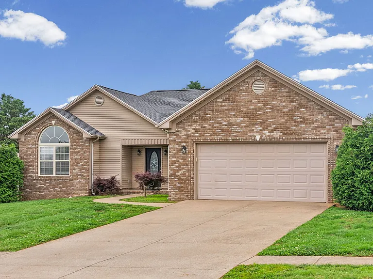 212 Westminster Pl — Photo 2