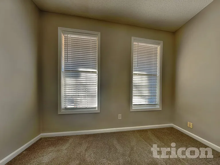212 Revolutionary Dr — Photo 12