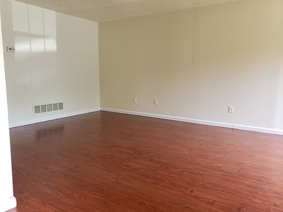 4th image of 35 Whistler Dr APT 2