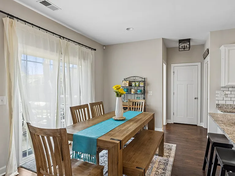 1010 Vanguard Dr — Photo 6