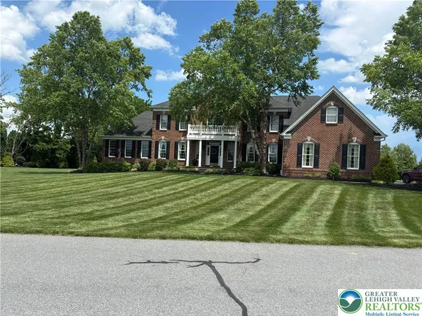 598 Rockbridge Rd, Nazareth, PA 18064