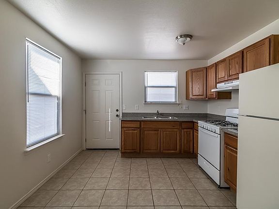 4th image of 300 New Haven Dr