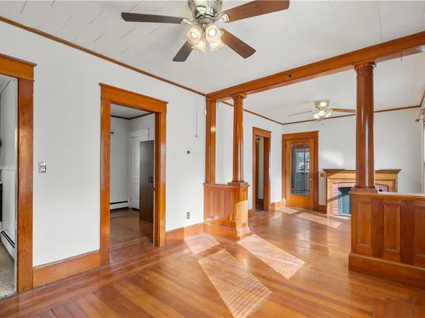 16 Crescent View Ave, East Providence, RI 02915