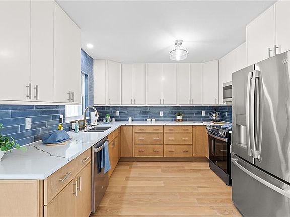 4th image of 360 145th Ave E