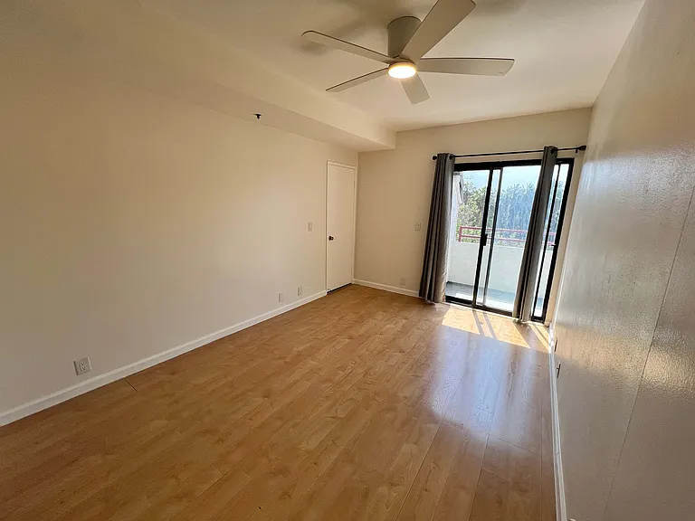 Both bedrooms have en suite bathrooms Lots of closet space.