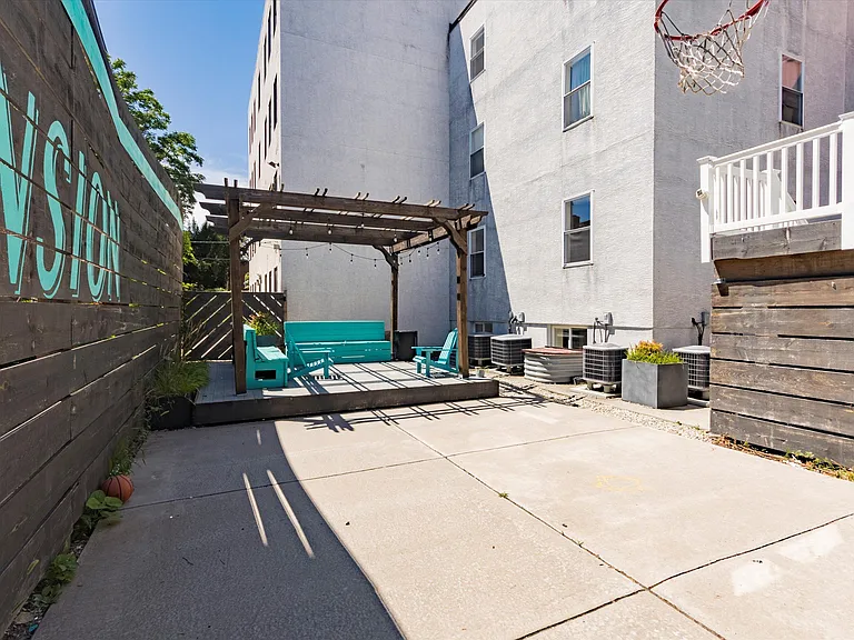 1519-21 N 16th St #34 — Photo 8