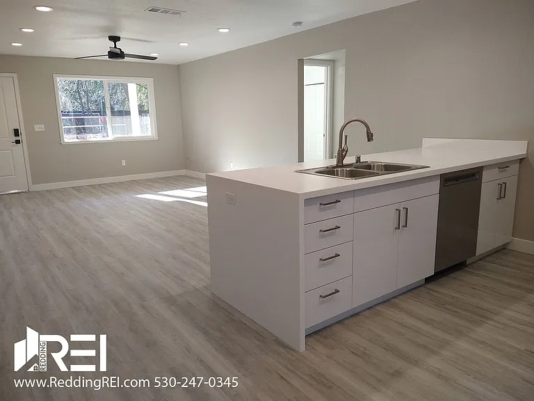 1566 Bramble Pl — Photo 2