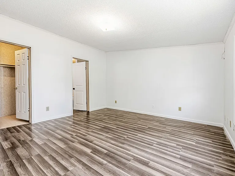 105 Valley Forge Way N — Photo 14