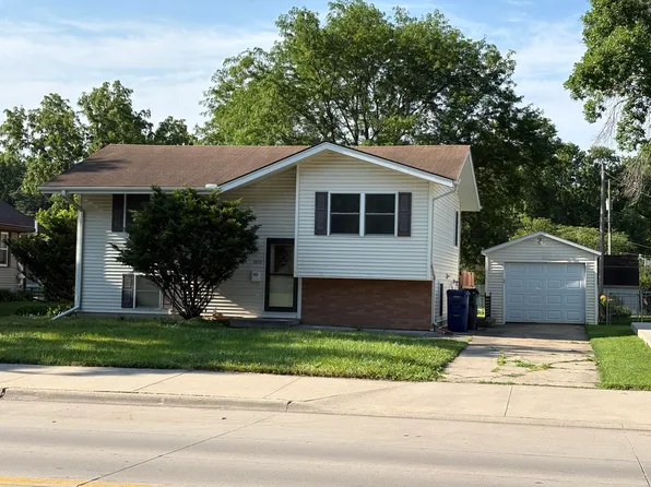 3810 Ontario St, Ames, IA 50014