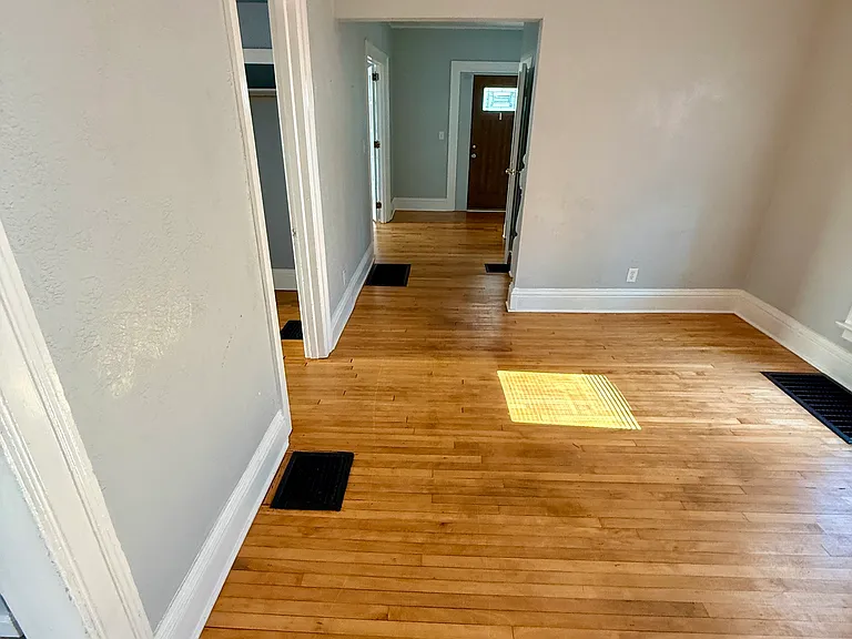 115 Flower Ave W #1 — Photo 8
