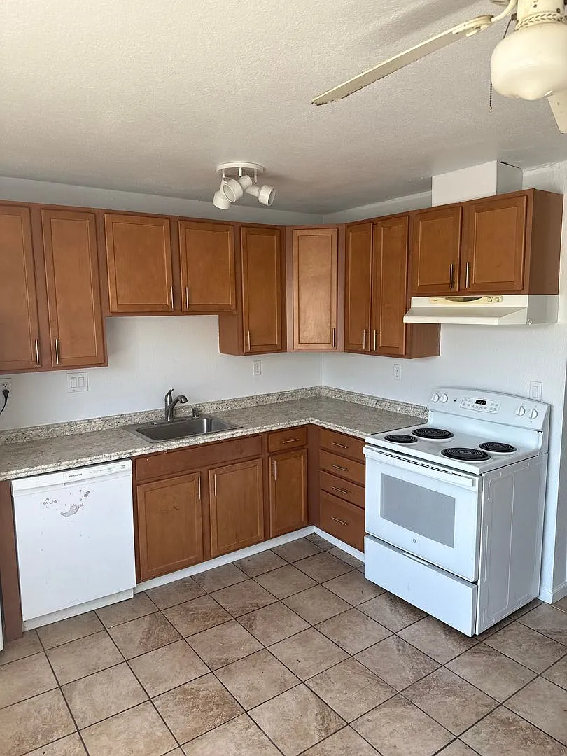 Pleasant 2-Bedroom, 1-Bath Condo in Antioch Prime Location! — Photo 2