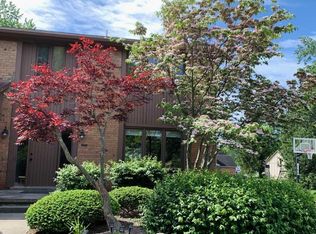 35315 Regency Ln, Farmington Hills, MI 48331