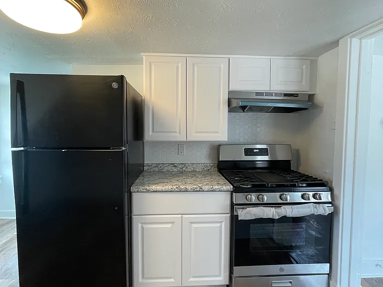 1435 Elm St #3 — Photo 5