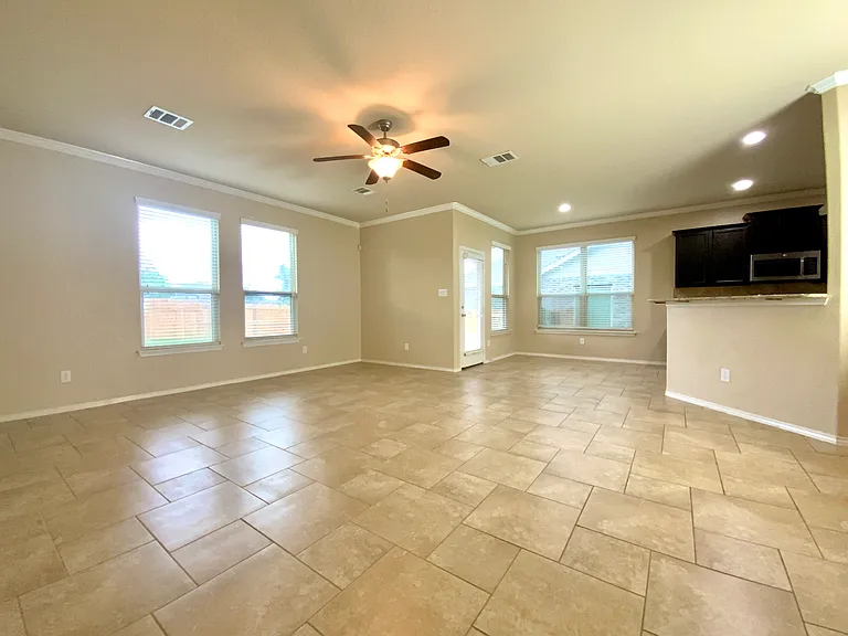 1810 Logan Trl — Photo 14
