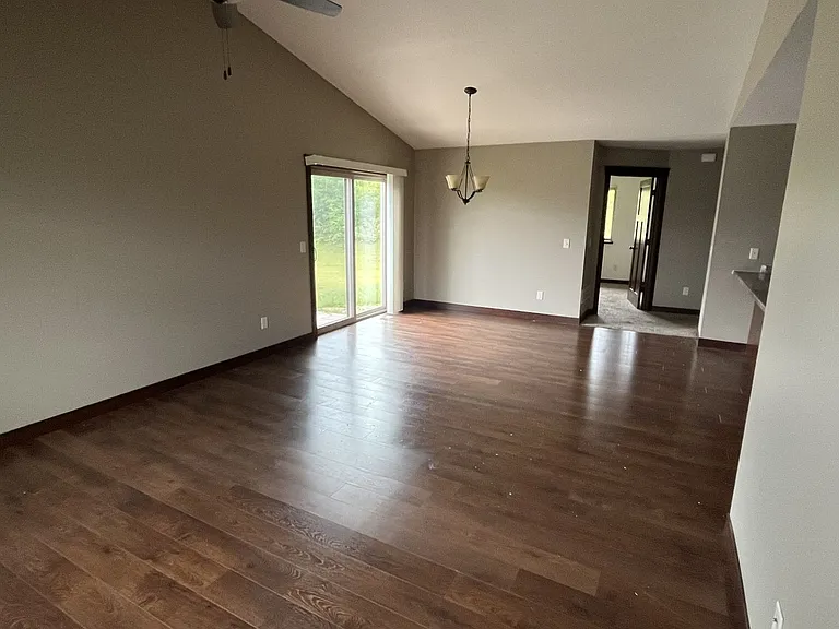1326 Aspen Heights Dr — Photo 2