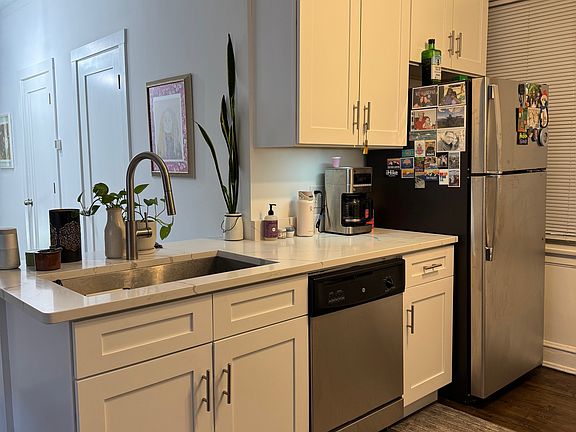 2nd image of 6458 N Greenview Ave APT 3