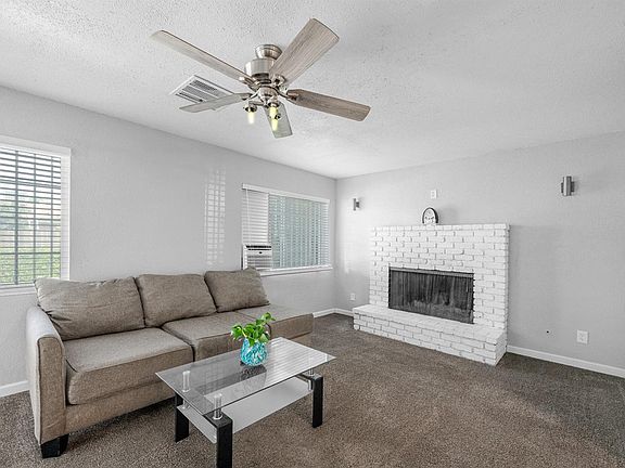 4th image of 2827 N Barton Ave
