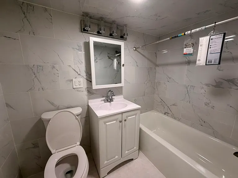 160 Ivy St — Photo 3