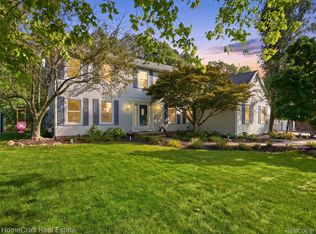 9659 Alger Dr, Brighton, MI 48114