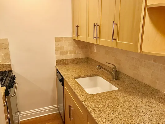 Rented by Stonehenge NYC LLC | media 10