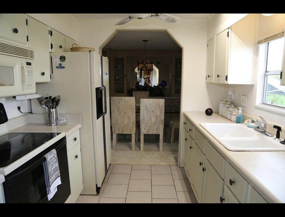1st image of 601 Wedelia Dr