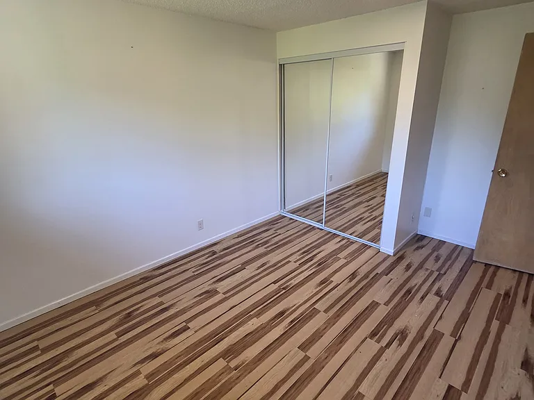 3945 Oak St — Photo 13