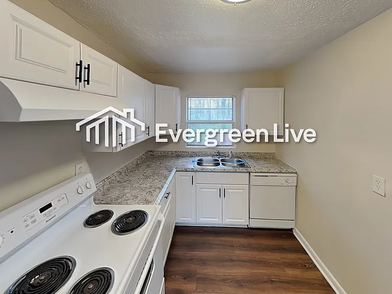 145 Sewanee Ave NW — Photo 8