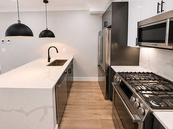 4th image of 300 Somerville Ave #I