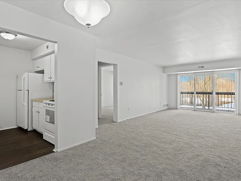 Willow Tree Apartments — Photo 63