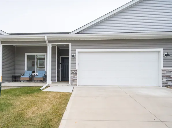 9680 Crestview Dr, West Des Moines, IA 50266